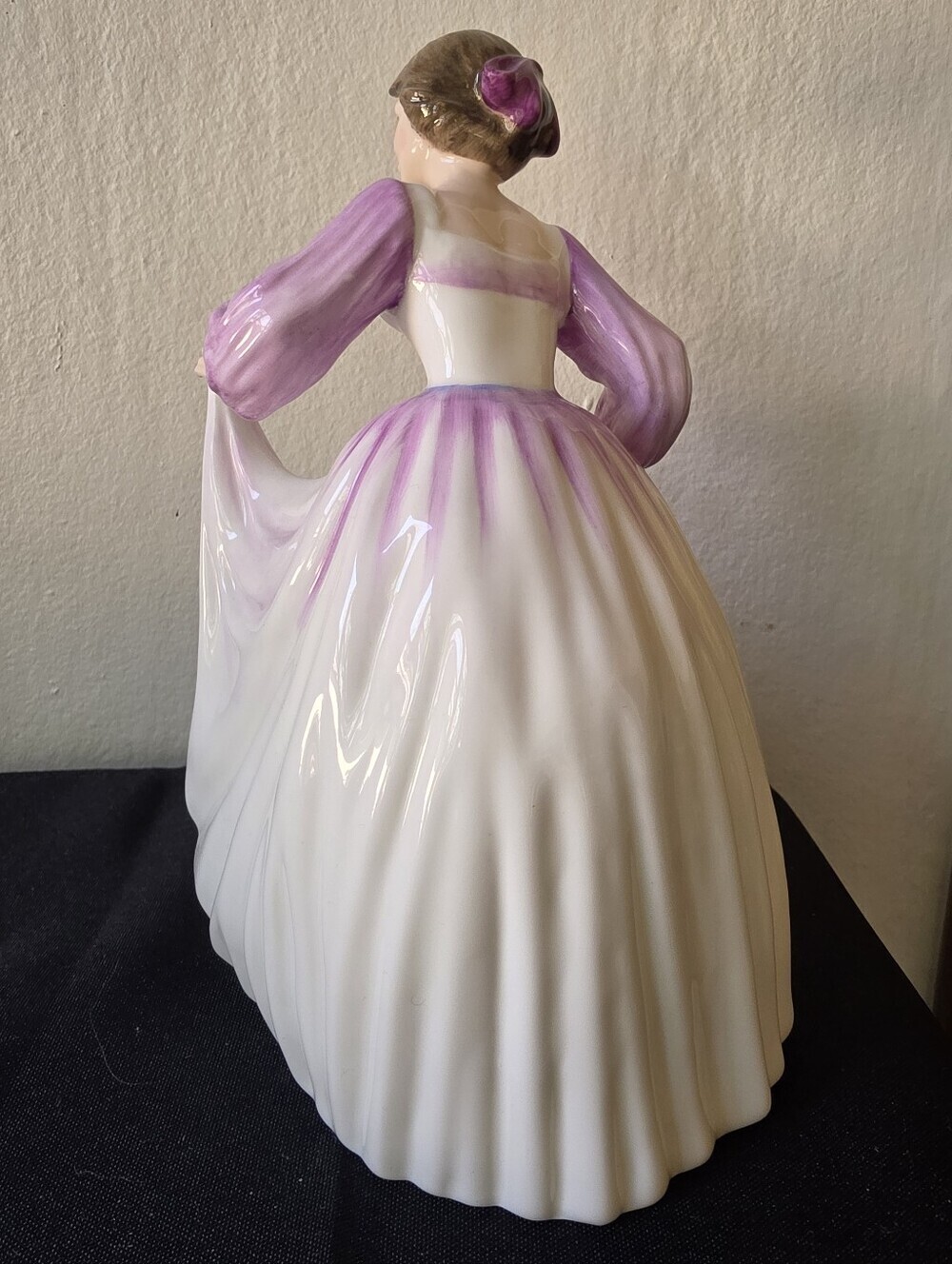 Royal Doulton Figurine 1992 Ashley  HN 3420 - Picture 2 of 3